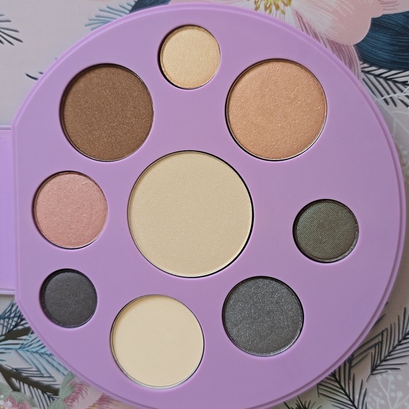 Clinique All About Shadow Palette - Picture 1 of 3